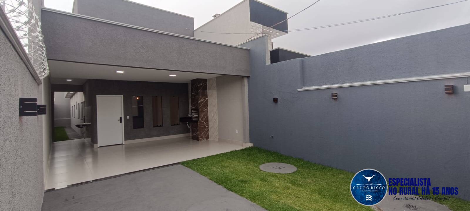 Casa à venda com 3 quartos, 116m² - Foto 1