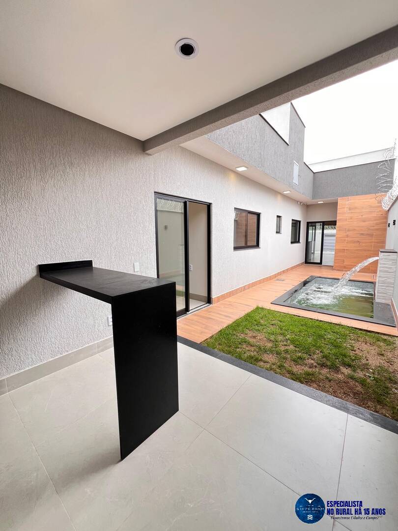 Casa à venda com 3 quartos, 225m² - Foto 2