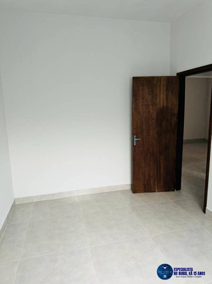 Casa à venda com 3 quartos, 150m² - Foto 2